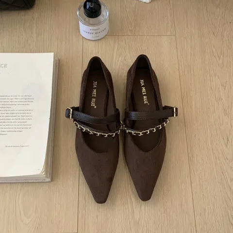 Chaussures Mary Jane à Bout Pointu Vintage Français pour Femmes Escarpins en Suède Décontractés à Petit Talon Compensé avec Bride Chaîne en Métal