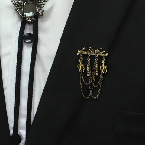 Broche Pendentif Cerf et Branche d'Arbre en Alliage Vintage Chaîne à Gland Badge Rétro Épingle de Revers pour Hommes Femmes