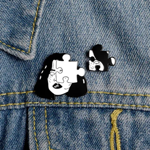Spille in Lega di Ritratto di Donna Puzzle Creativo Spille in Smalto Bianco Nero Spilla da Bavero dal Design Artistico per Accessori di Abbigliamento Gioielli di Moda Regalo