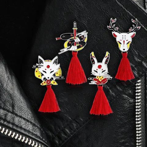 Chinese Style Animal Mask Brooch With Red Tassel Japanese Style Alloy Drip Oil Enamel Fox Rabbit Snake Sword Lapel Pin For Unisex Jewelry Gift