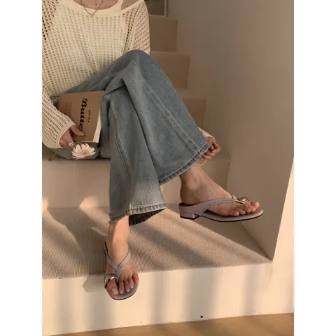 Minimalist Round Toe Thong Sandals Women Casual Flat Beach Slippers Metal Decor Slip-on Shoes