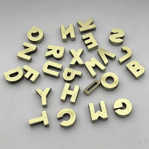 Lettres Coulissantes de l Alphabet en Bronze Rétro Breloques de Lettres Anglaises en Alliage pour Bracelet DIY Chaîne de Téléphone Fabrication de Bijoux