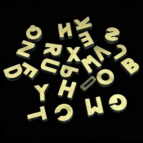 Lettres Coulissantes de l Alphabet en Bronze Rétro Breloques de Lettres Anglaises en Alliage pour Bracelet DIY Chaîne de Téléphone Fabrication de Bijoux