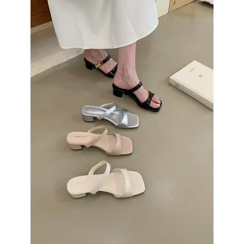 Sandales Plates Femme Boucle en Métal Style Rétro Français Talon Carré Bout Carré Élégantes en Cuir Verni Été