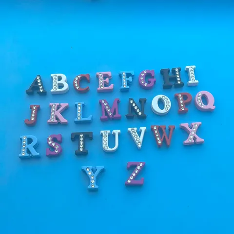 Breloques Lettres Coulissantes Alphabet Anglais Strass Peintes en Alliage Tendance Accessoire Alphabet en Cristal Coloré pour Fabrication de Bracelet DIY