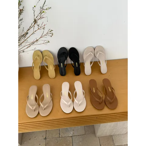 Sandales Talons Hauts Tongs Minimalistes pour Femmes Mode Polyvalentes Kitten Heel Mules Chaussures d'Été Quotidiennes
