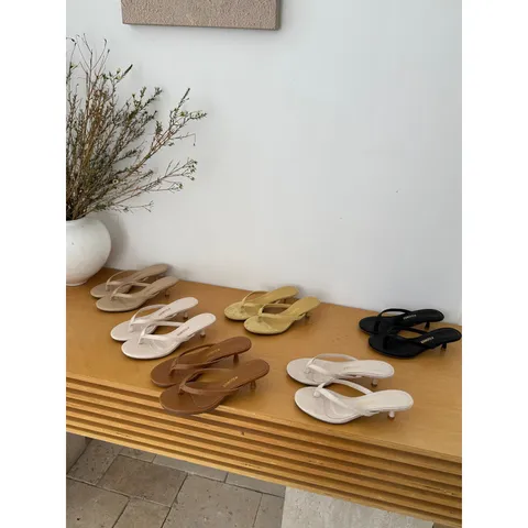 Sandales Talons Hauts Tongs Minimalistes pour Femmes Mode Polyvalentes Kitten Heel Mules Chaussures d'Été Quotidiennes