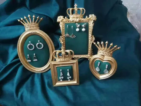 Nordic Style Resin Crown Photo Frame Jewelry Display Stand Creative Tabletop Ornament Photography Prop Combination
