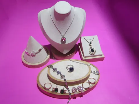 Présentoir à Bijoux en Bois Massif Support Collier Bracelet Vitrine