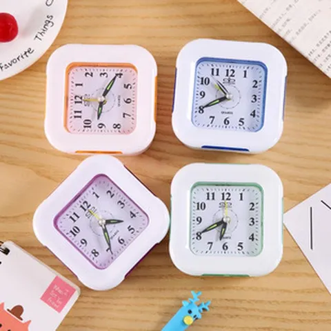 Réveil Minimaliste en Plastique Horloge de Bureau Carrée Horloge à Quartz Électronique Avec Veilleuse Pour Chambre d'Enfants Décoration