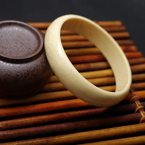 Women Synthetic Amber Beeswax Bangle Bracelet Resin Vintage Single Circle Open Bangles Fashion Jewelry Gift For Women