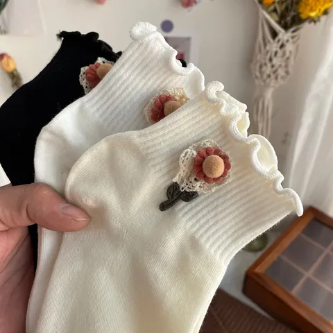 Sweet Daisy Lettuce Trim Women Crew Socks Japanese JK Style Cute Ruffle Floral Cotton Blend Short Socks White Black Beige