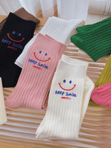Women Casual College Style Slouch Socks Cute Smile Face Letter Embroidery Cotton Blend Crew Socks Daily Fashion Hosiery