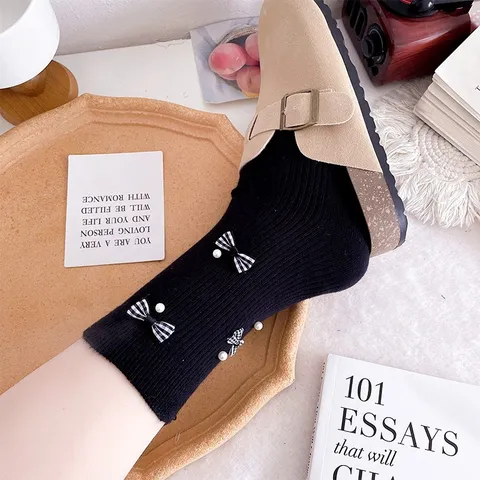 Women Sweet Bowknot Pearl Decorated Crew Socks Knit Solid Color Casual Fashion Daily Socks Cotton Blend Hosiery