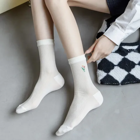 Women's Cute Tulip Embroidered Mid-Tube Socks Japanese Style Rolled Edge Cotton Casual Crew Socks Spring Autumn Hosiery