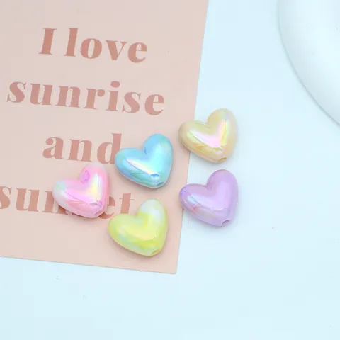Perline Sfuse a Forma di Cuore in Acrilico Colorato con Galvanica UV per Fai da Te Catene per Telefono Collane