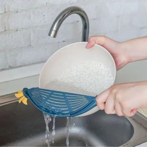 Multi-Functional Plastic Rice Washing Spoon Kitchen Colander Fruit Vegetable Drainer Hand Friendly Rice Cleaner Tool
