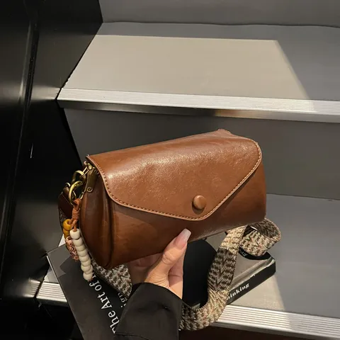 Women Retro PU Leather Pillow Crossbody Bag Vintage Flap Shoulder Purse With Wide Jacquard Strap Bohemian Bead Pendant Casual Daily Messenger Bag