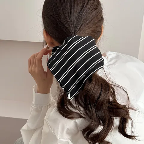 Korean Minimalist Striped Fabric Scrunchie For Women Elegant Large Hair Ring Hair Ties With Artificial Pearl Pendant Ponytail Holder