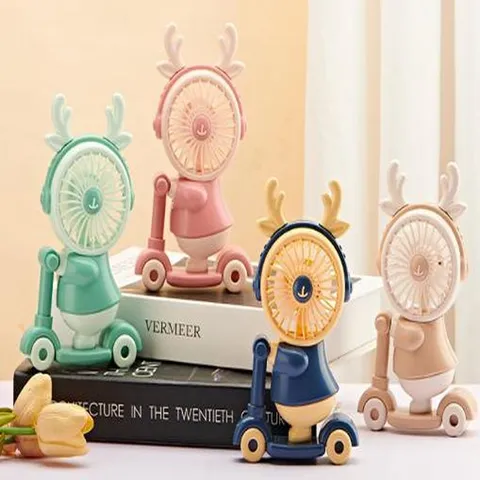 Süßer Cartoon Desktop kleiner Ventilator mit Bleistiftspitzer Basis USB wiederaufladbarer Mini-Ventilator