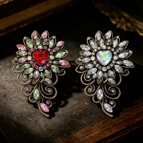 Vintage Court Style Alloy Rhinestone Flower Heart Brooch Elegance Hollow Out Design For Women Overcoat Gown Costume Accessories
