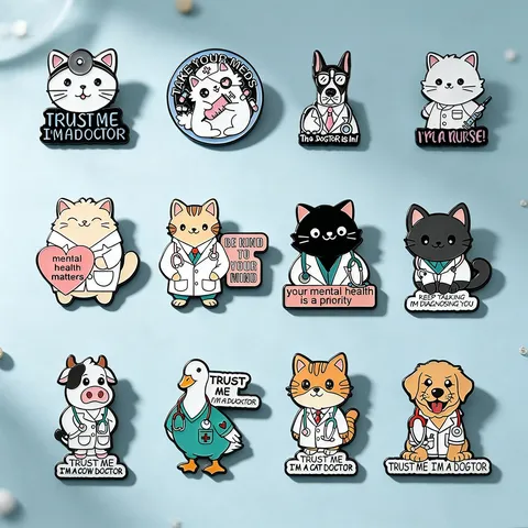 Spilla in Lega Smaltata Dottore Animale del Fumetto per Decorazione di Zaino Vestiti Distintivo Gatto Cane Anatra Mucca