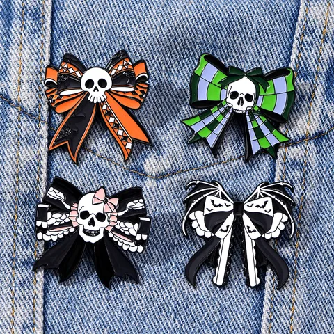 Spilla Fiocco Teschio Halloween Gotico Quadretti Smalto Distintivo Pin Per Borsa Abbigliamento Accessori Donna Uomo Gioielli Regalo