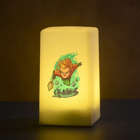Veilleuse LED en Plastique Minimaliste Moderne Forme de Colonne Lumière Chaude Imprimé Dessin Animé Anime Lampe Ornement de Bureau Cadeau pour Chambre Maison Décoration