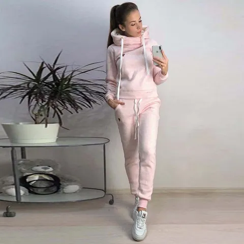 Women Casual Fleece Hooded Sweatshirt And Jogger Pants Set Long Sleeve Pullover Tracksuit With Leather Patch