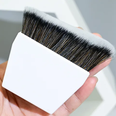 Pinceau à Fond de Teint Blanc Professionnel Poils Doux Ondulés Pinceau à Maquillage BB Crème Sans Traces Outil de Beauté