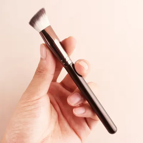 Professional Triangular Foundation Brush Soft Nylon Bristles Concealer Eyeshadow Detail Brush Portable Travel Makeup Tool For Women