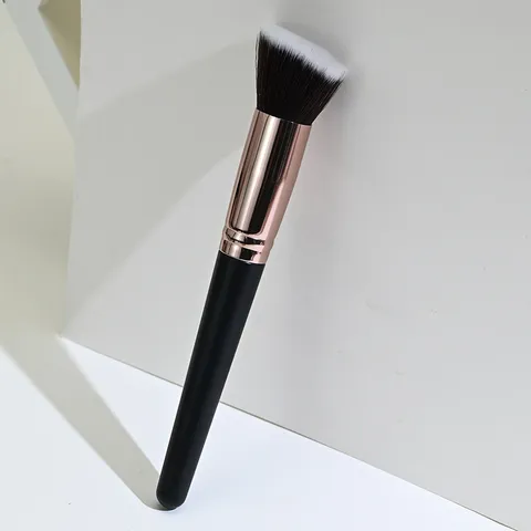 Professional Angled Foundation Brush Soft Synthetic Bristles Wood Handle Face Contour Makeup Tool For Liquid Cream Makeup