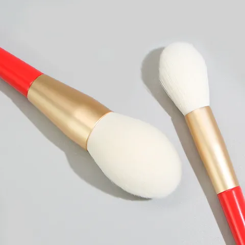 China Red Makeup Brush Collection With Soft Wood Handle Professional Powder Eyeshadow Blending Brush For Women Beauty Tools