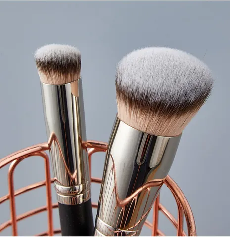 Professional Matte Black Wooden Handle Synthetic Fiber Makeup Brush Angled Concealer Foundation Face Cream Brush Tool Everyday Unisex