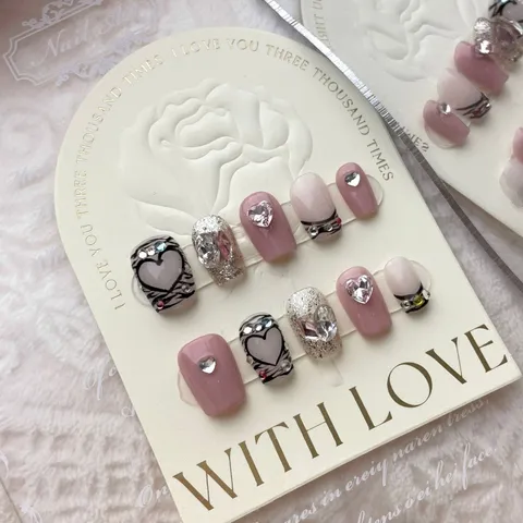 Handgefertigte Verlauf Press On Nails Luxus Strass Herz 3D Dekoration Mittellang Sarg Künstliche Nägel Damen Valentin Party Schmuck