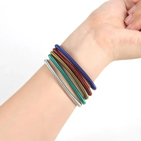 Pulsera de Descompresión de Resorte de Metal Juguete Antiestrés Fidget Pulsera Colorida de Círculo de Resorte de Metal para Adultos