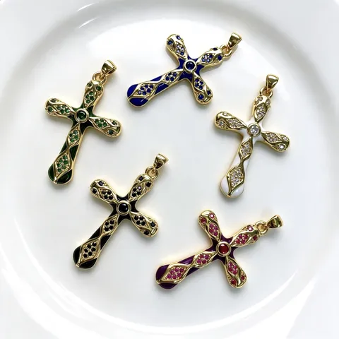 Pendentif Croix en Cuivre et Zirconia Gothique Vintage Religieux Accessoire DIY Collier Bracelet pour Création de Bijoux