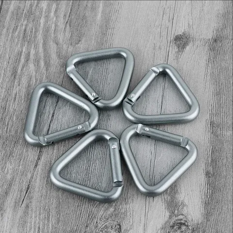 Moschettone Triangolare in Lega di Alluminio Gancio a Scatto Campeggio All'Aperto Clip a Molla Portachiavi EDC Accessorio per Zaino
