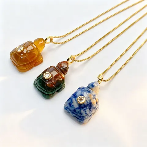 Natural Stone Turtle Pendant Necklace Crystal Agate Carved Animal Pendant Rhinestone Embellished Women Jewelry Gift