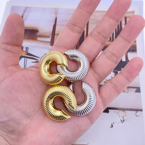 Luxury Geometric C-Shape Copper Spiral Ear Clips Retro Texture Non-Pierced Earrings For Women Fashion Jewelry Accessories