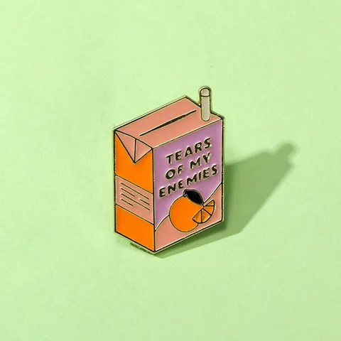 Creatieve Sinaasappelsap Doos Metalen Emaille Brooch Cartoon Schattige Grappige Letter Revers Speld Badge Voor Kleding Tas Accessoires