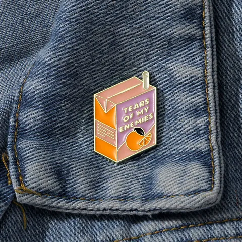 Creatieve Sinaasappelsap Doos Metalen Emaille Brooch Cartoon Schattige Grappige Letter Revers Speld Badge Voor Kleding Tas Accessoires