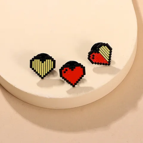 Cartoon Pixel Style Heart Brooch Alloy Enamel Drip Oil Lapel Pin Cute Sweet 8-Bit Pixelated Heart Badge For Backpack Clothing Accessory