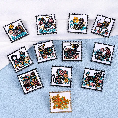 Original Chinesisches Tierkreiszeichen Emaille Pin Set Cartoon Tier Briefmarke Brosche Abzeichen Legierung Tropföl Reversnadel Für Kleidung Tasche Schmuck Geschenk