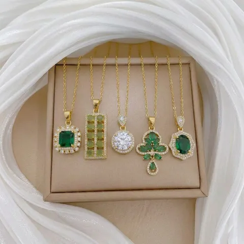 Vintage Smaragd Zirkonia Blume Anhänger Halskette Für Damen Titanstahl Gold Überzogene Halskette Elegante Eingelegte Kristall Halskette Schmuck Geschenk