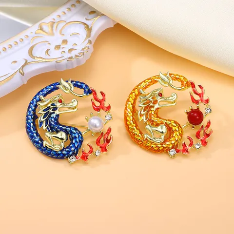 Luxury Chinese Dragon Brooch Vintage Alloy Rhinestone Artificial Pearl Dragon Lapel Pin Suit Accessory New Year Jewelry Gift