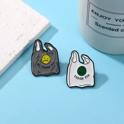 Spilla a Forma di Sacchetto di Plastica a Cartoni Animati Pin Creativa in Lega Smaltata Distintivo Divertente Thank You Lettera Decorazione per Zaino Vestiti per Unisex
