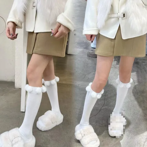 Chaussettes Mi-Mollet Coton Couleur Unie Mignons Pompons Décorés Décontractées Chaudes Mode