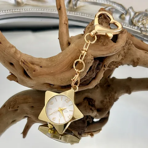 Vintage Pentagramm Stern Schlüsselanhänger Uhr Für Damen Legierung Herzverschluss Tasche Anhänger Quarzuhr Nischen Design Schmuck