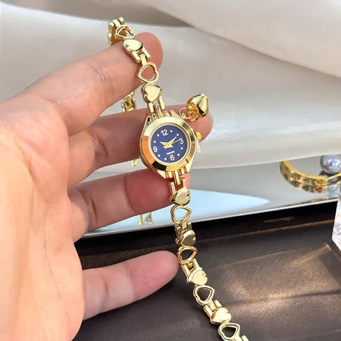 Fashion Women Hollow Heart Chain Quartz Bracelet Watch Delicate Round Dial Dangling Charm Analog Wristwatch For Girls Elegant Jewelry Clock Gift